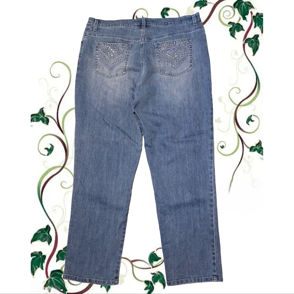 "Amanda" Gloria Vanderbilt med. wash jeans, beads, straight leg, Sz.16 short